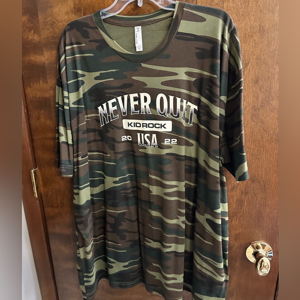 Women’s Plus Size 3XL Camo Kid Rock Short Sleeve Top.